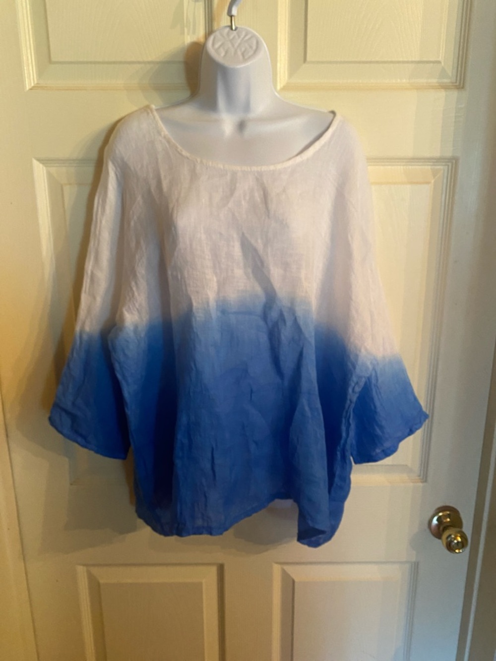 Soft Ombre Scoop-Neck Tunic in White and Blue